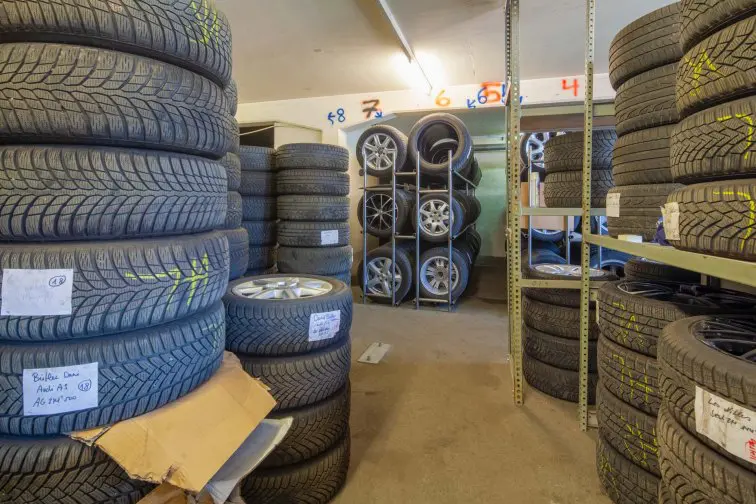 Pneuhotel Pekutech Reifen + Service in Ottenbach