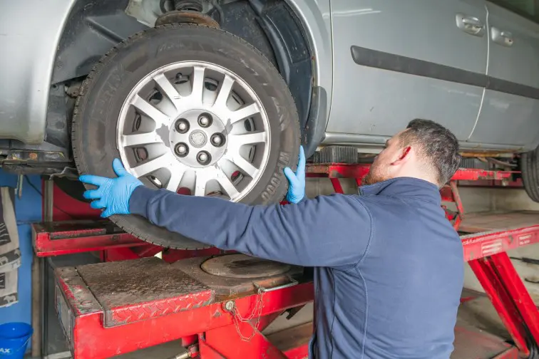 Radwechsel Pekutech Reifen + Service in Ottenbach