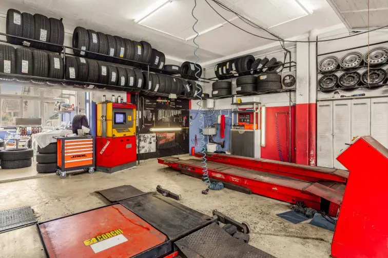 Pneuwerkstatt Reifenwerkstatt Autowerkstatt Pekutech Reifen + Service in Ottenbach