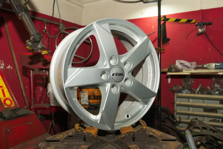 Felgenservice Pekutech Reifen + Service und Autowerkstatt Ottenbach